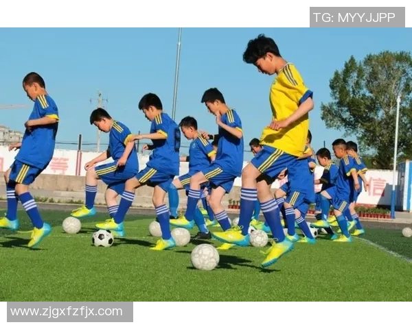 发发足球:探索足球世界的魅力与激情,感受运动带来的无限乐趣与友谊 发发足球:探索足球世界的魅力与激情,感受运动带来的无限乐趣与友谊